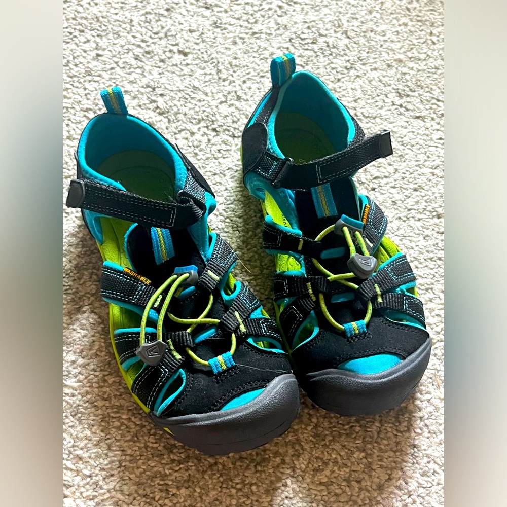 KEEN Kids size 3
